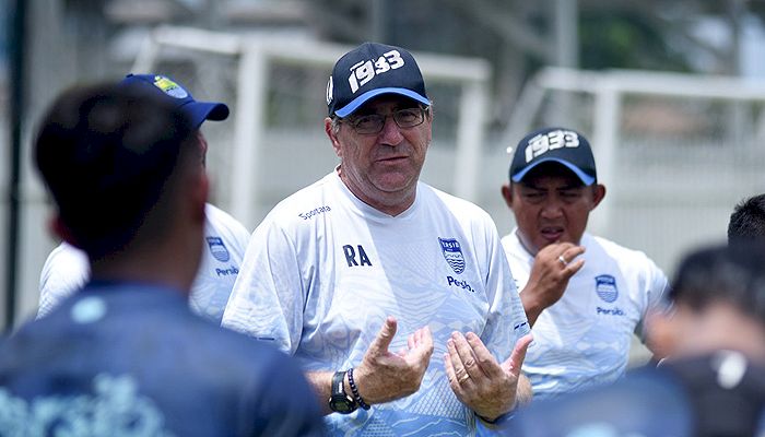 Bocoran Pemain Anyar Persib Selanjutnya dari Robert Alberts